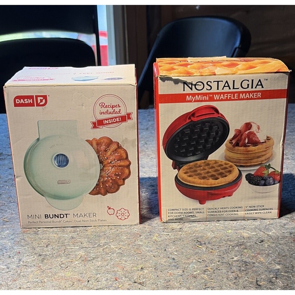 Nostalgia MyMini Waffle Maker Red Round Non-Stick Indicator Light 350W MWF5RD